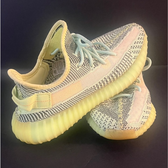 Adidas Yeezy Boost 350 V2. Men’s Size 9.5 Green Colored Yeezys. - Picture 10 of 12